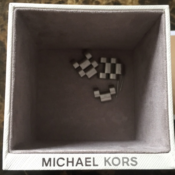 Gorgeous Silver Michael Kors MK 6174 Watch - Picture 6 of 7